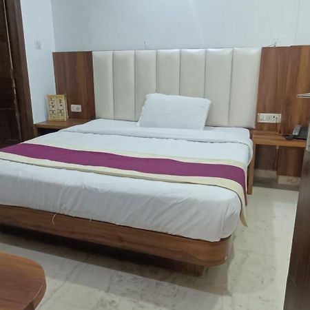 Hotel A10 Нью-Дели Экстерьер фото