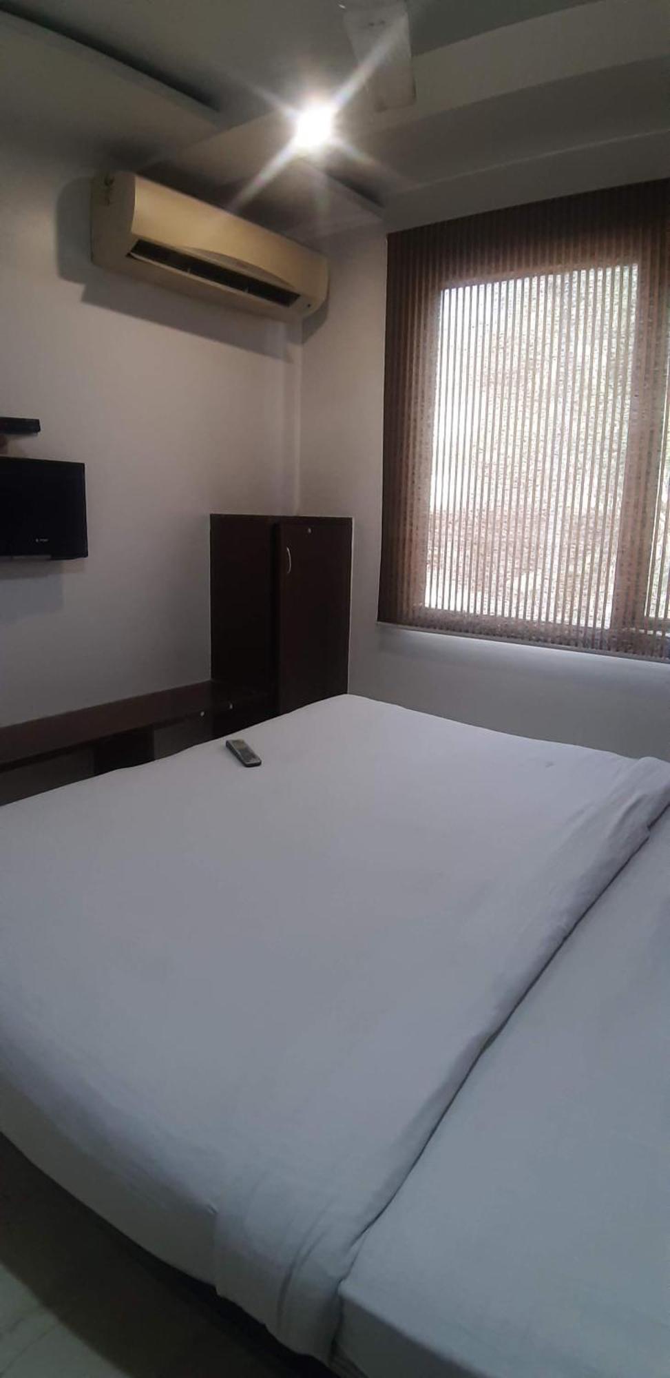 Hotel A10 Нью-Дели Экстерьер фото