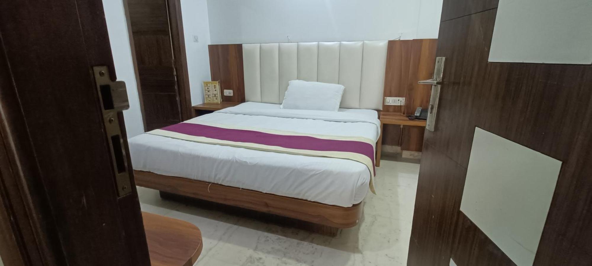 Hotel A10 Нью-Дели Экстерьер фото